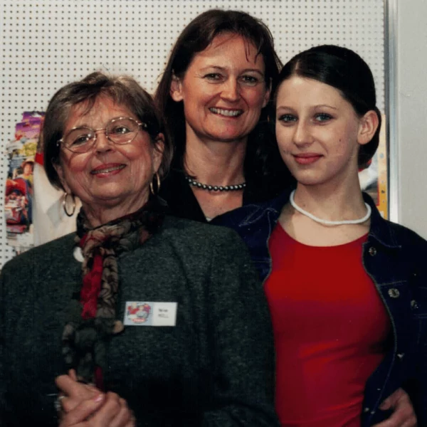 IFH_Heless_4_Unternehmerinnen_2002_Heless_3Generationen